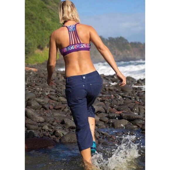 ✨Title Nine Blash Capri Navy Sz 8 Pants✨ - Picture 1 of 6